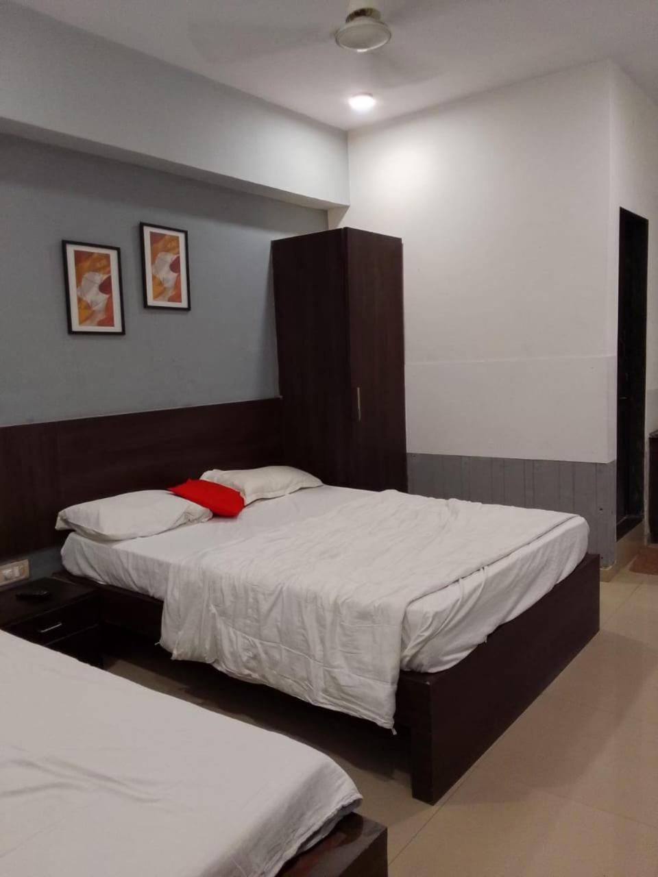 Infinity Rooms & Banquet Сурат Экстерьер фото
