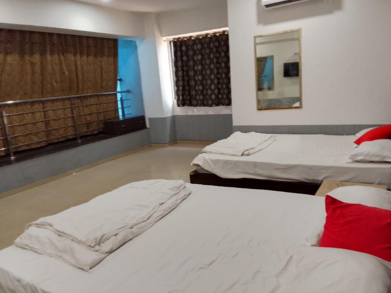 Infinity Rooms & Banquet Сурат Экстерьер фото